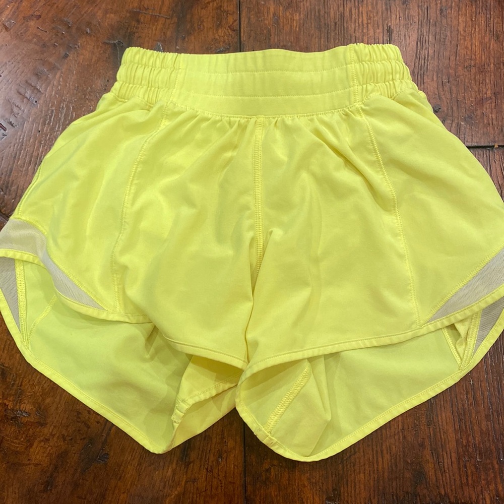 Neon yellow Hotty Hots in GREAT CONDITION! 4 length.